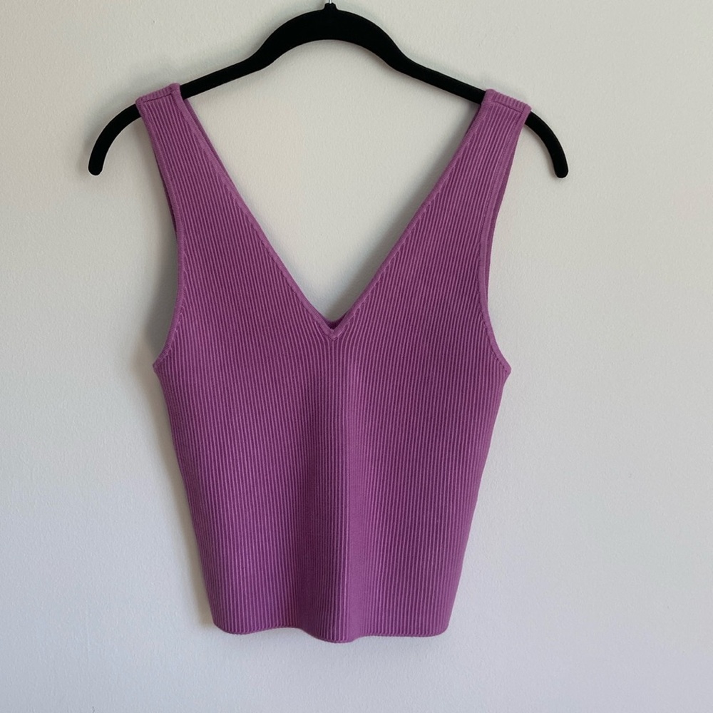NWT Abercrombje Ribbed V-Neckline Top SIZE M